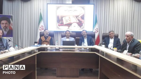 تجلیل از اساتید و معلمان هنرمند در حوزه شعر و ادب