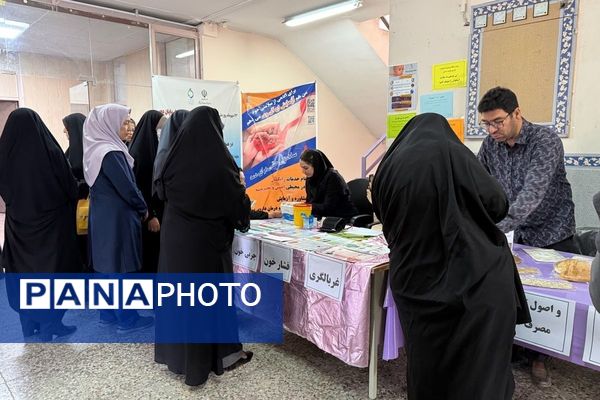  نشست هم‌اندیشی مراقبین سلامت با محوریت ارتقای سبک زندگی سالم در ملارد