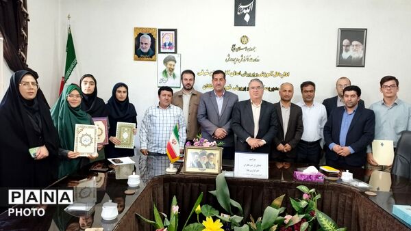 تقدیر از دانش آموز خبرنگاران ملکان توسط مدیر آموزش و پرورش