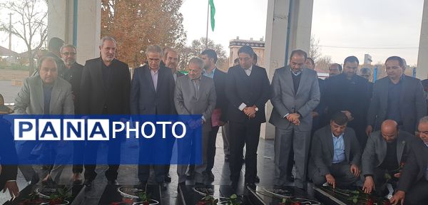 مراسم استقبال از وزیر آموزش و پرورش در گلزار شهدای نیشابور 