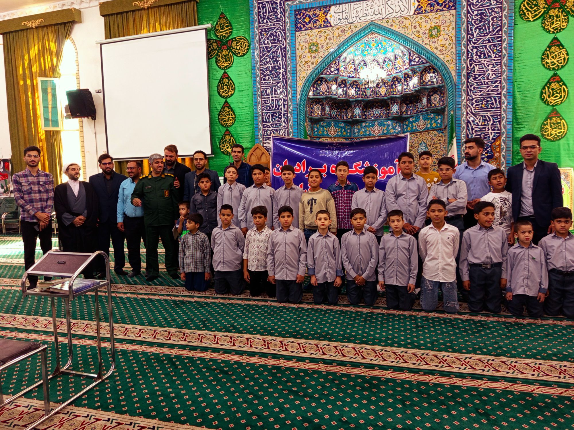قدمی هم‌سنگر ایمان؛ از مدرسه تا صف نماز جمعه