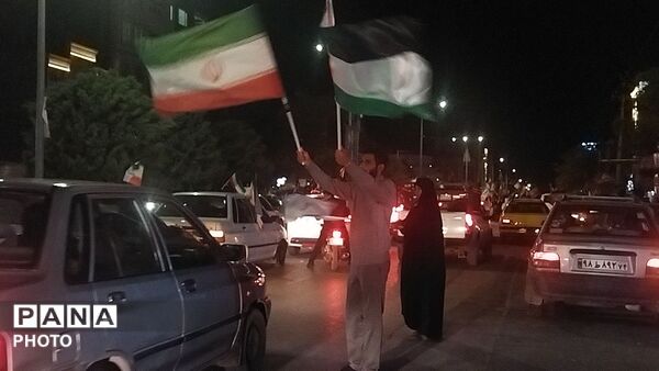رژه ماشینی همچنان در بلوار فضل پایان ندارد 