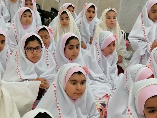 جشن تکلیف دختران با عطر بندگی و شکوفه‌های ایمان