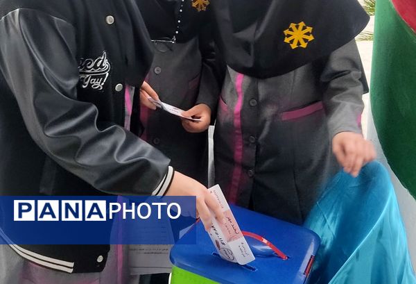 جشن عاطفه‌ها در دبیرستان فرزانگان قائمشهر