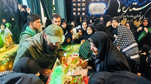  مراسم استقبال و تشییع شهید گمنام در دبیرستان شاهد زکیه ناحیه یک 