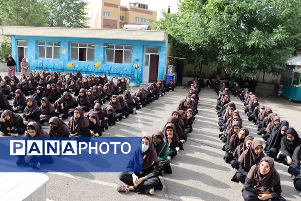 افتتاح چایخانه‌ای برای ادای احترام به حضرت رضا(ع) در دبیرستان دخترانه مطهره منطقه ۱۴