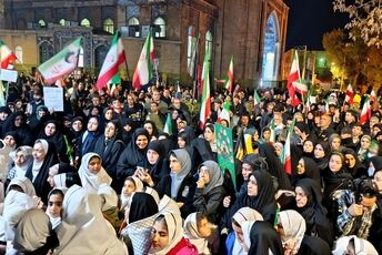 مراسم چهلم شهدای دانش‌آموز میناب در کرمانشاه 