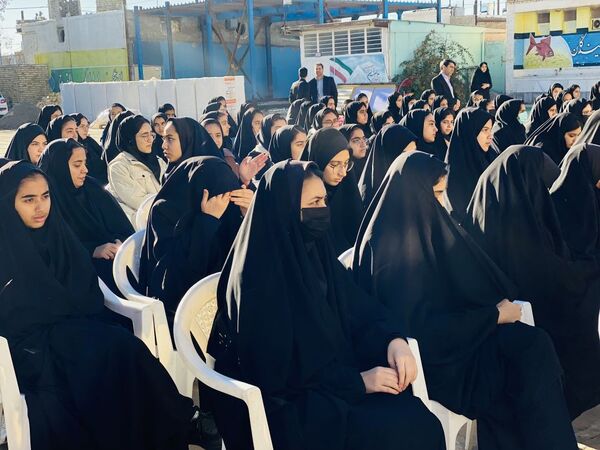 نواخته شدن زنگ انقلاب در دبیرستان نمونه دولتی آمنه(س) 