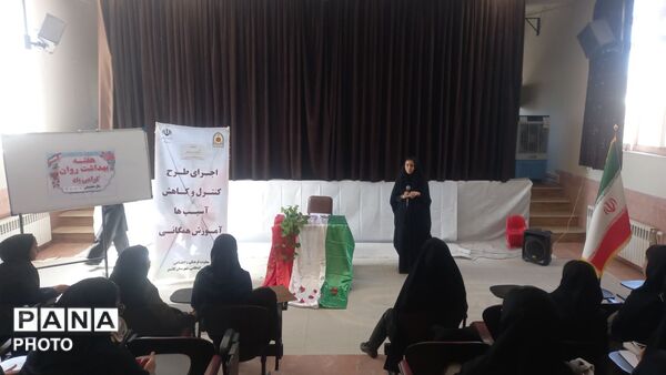 افتتاحیه طرح نوجوان خوارزمی با حضور دانش‌آموزان مقام‌آور در کاشمر