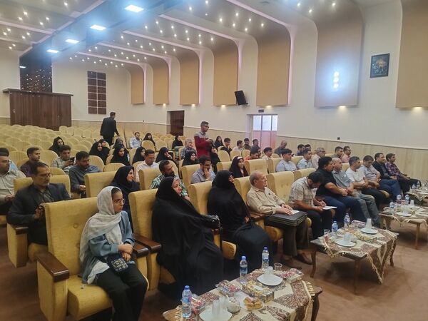 تجلیل از اصحاب رسانه توسط فرماندار و شهرداری‌های برخوار در سالن فرمانداری برخوار 