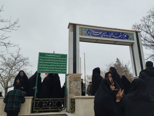 دومین شب چراغ برات در امامزاده و گلزار شهدای روستای مهدی آباد خلیل آباد 