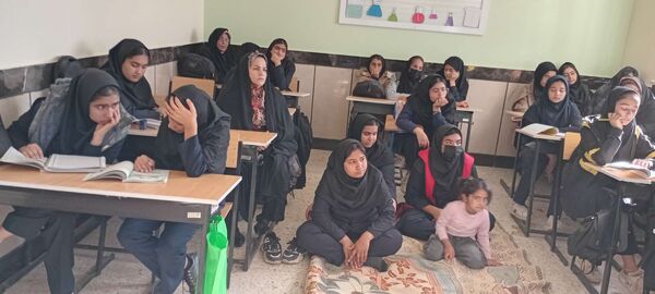 دومین جلسه هدایت تحصیلی پایه نهم در دبیرستان مادرمهربان خلیل آباد