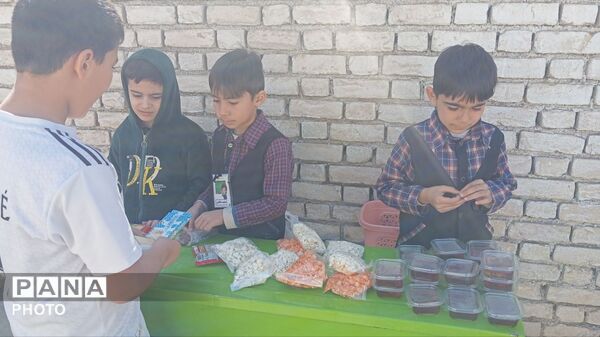 برپایی بازارچه دانش آموزی در شهرستان کاشمر 