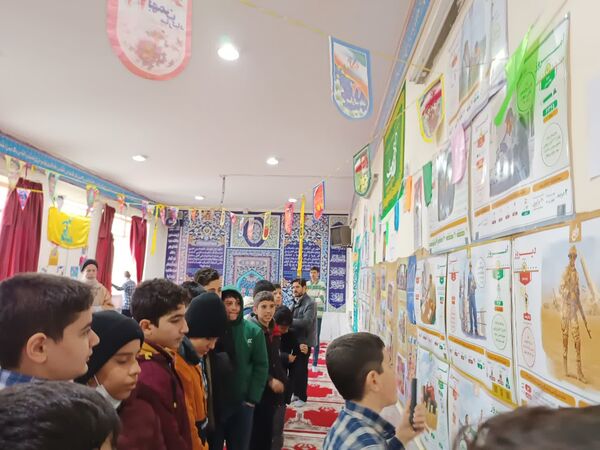 برپایی نمایشگاه مدرسه انقلاب در دبیرستان شهید رجایی