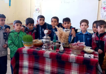  جشنواره یلدایی در روستای سراب غضنفر شور و نشاط دانش‌ آموزان در بلندترین شب سال