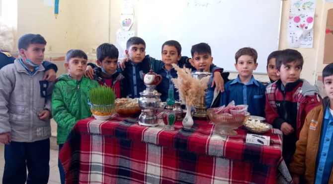  جشنواره یلدایی در روستای سراب غضنفر شور و نشاط دانش‌ آموزان در بلندترین شب سال