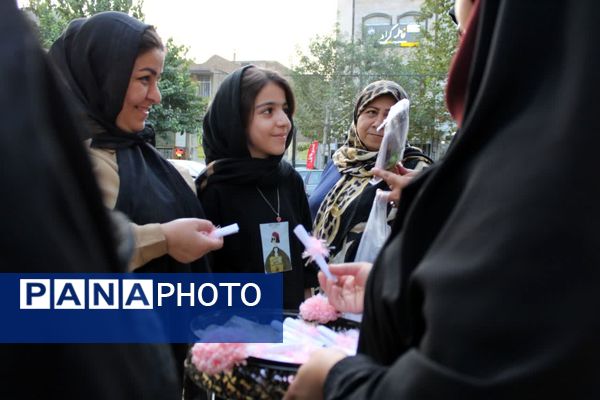 اهدای بسته فرهنگی و برپایی غرفه حجاب