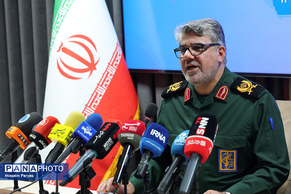 نشست خبری سردار سرتیپ دوم پاسدار هادی ملانوری، فرمانده سپاه حفاظت هواپیمایی