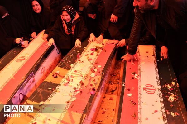 آیین خاکسپاری دانش‌آموز شهید جنگ رمضان با حضور معاون وزیر آموزش و پرورش در قم