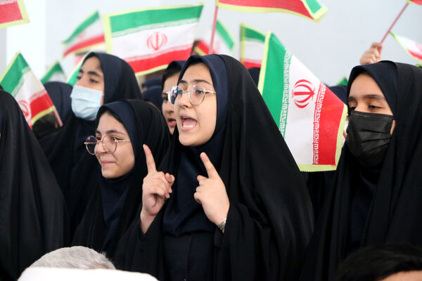 برپایی جشن «حضور تا ظهور» در دبیرستان شهیده حسنی سعدی قم