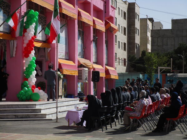 برگزاری جشن شکوفه‌ها در دبستان شاهد شهید سلطانی ناحیه یک کرج