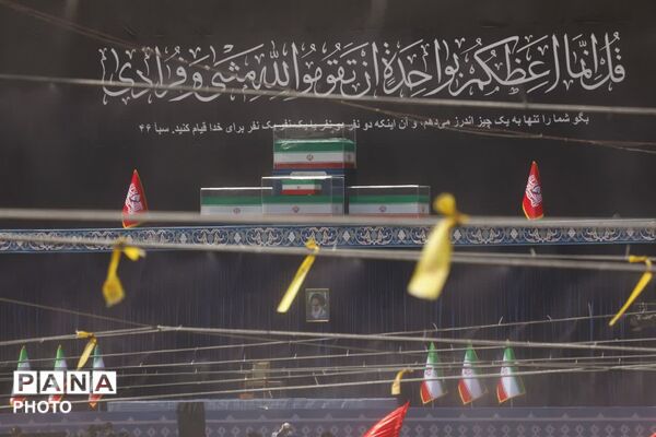 وداع با پیکر مطهر امام شهید در مصلای تهران