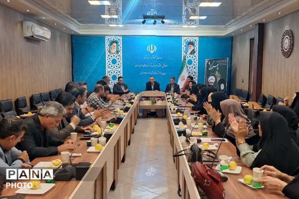 تقدیر از مدیران مدارس ناحیه دو بهارستان