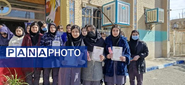 تجلیل از دانش آموزان برتر دبیرستان تاجیک بهارستان‌۲