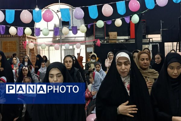  جشن «گل‌های زهرایی» در حسینیه شهدا با حضور دانش‌آموزان دبستان شهید طهرانی‌مقدم