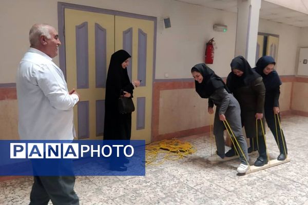 برگزاری دوره‌های توانمند سازی در دبستان ۱۸ دی ناحیه دو شهرری با حضور مدرس سازمان دانش‌آموزی 