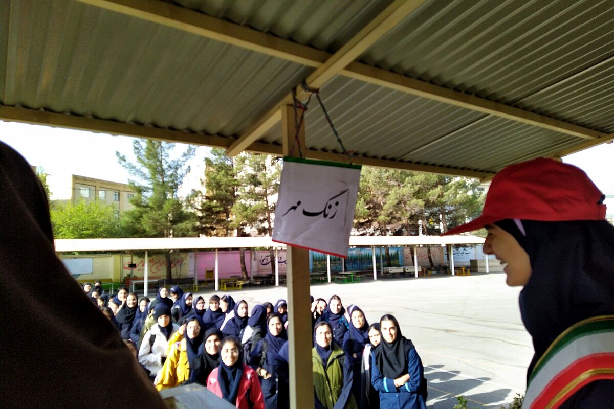 زنگ مهر و مقاومت در دبیرستان استعدادهای درخشان فرزانگان شهریار طنین‌انداز شد
