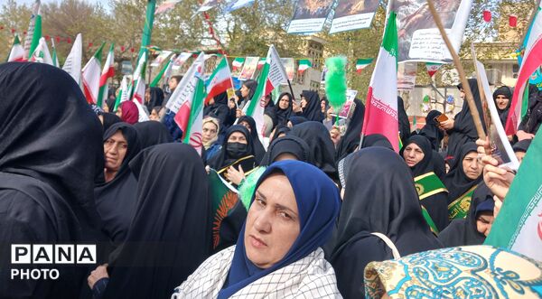 زنان غیوردوشادوش مردان، زنان لر خرم‌ آباد آماده دفاع از میهن 
