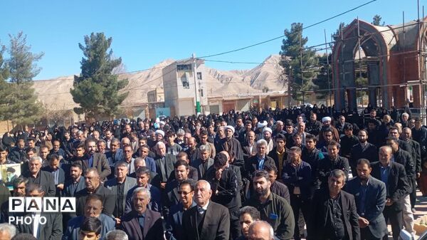 حضور گسترده مردم و مسئولان در فراق رهبر شهید انقلاب اسلامی ایران