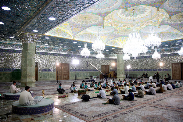 ترتیل خوانی دانش‌آموزان در حرم حضرت معصومه(س)