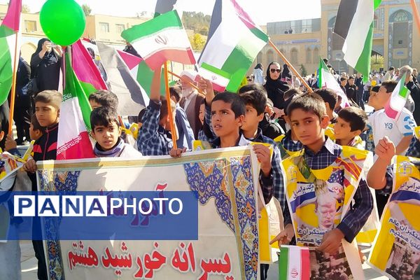 پیشوا یکپارچه علیه استکبار؛ 