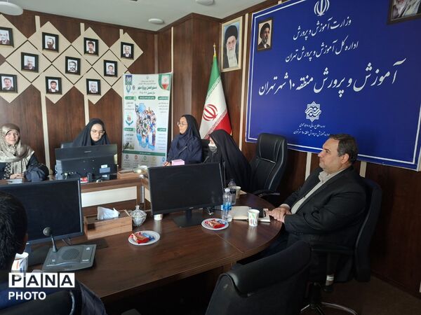 آیین تقدیر از دانش آموز خبرنگاران منطقه ۱۰ تهران 