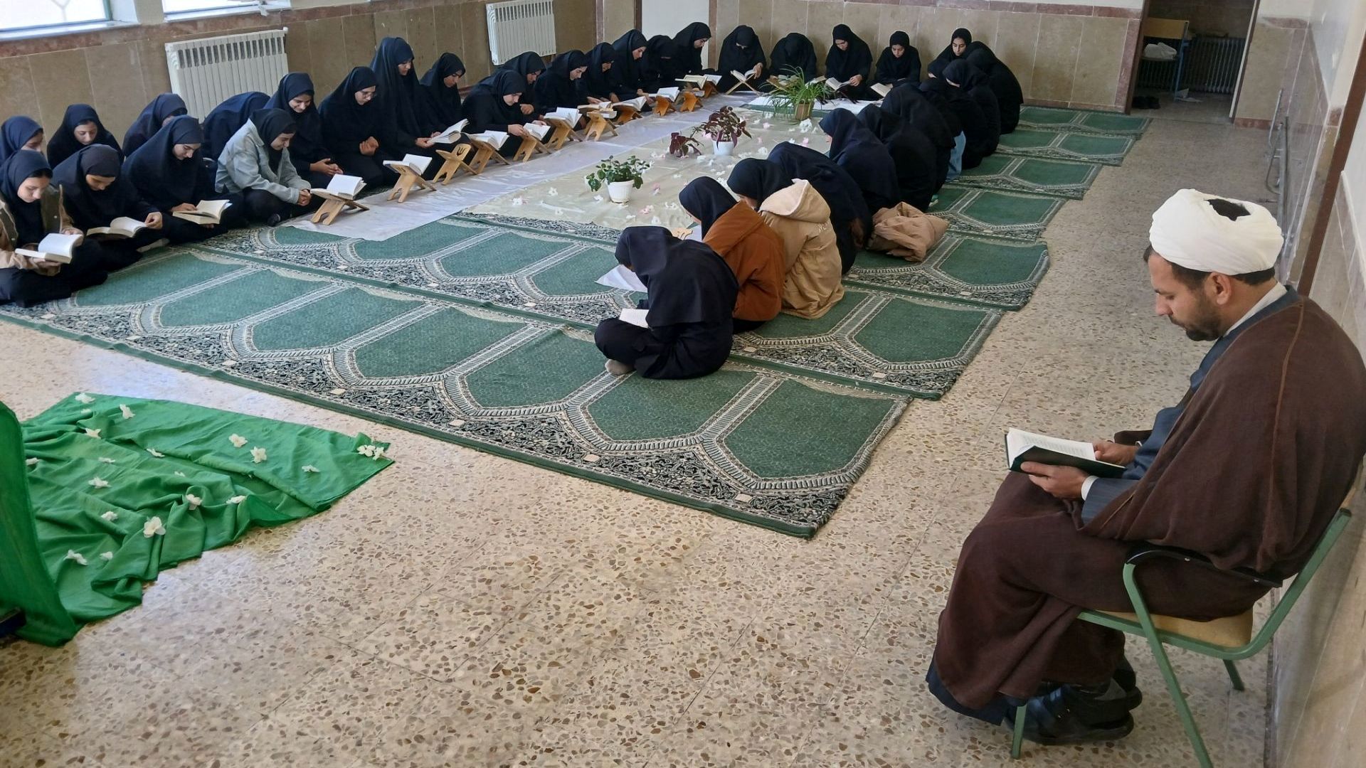 محفل انس‌ با قرآن آموزشگاه فاطمة الزهرا و فجر شهرستان هوراند با عطر مهدوی