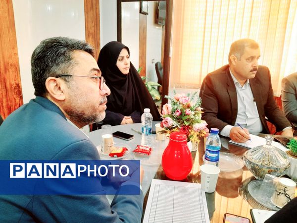 جلسه استانی دومین دوره مسابقه ملی دانش‌آموزان حافظ خوان ایران در بوشهر