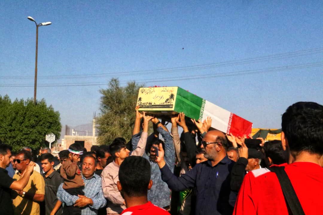 تشییع پیکر شهید گمنام در قلعه‌گنج همراه با حضور گسترده مردم