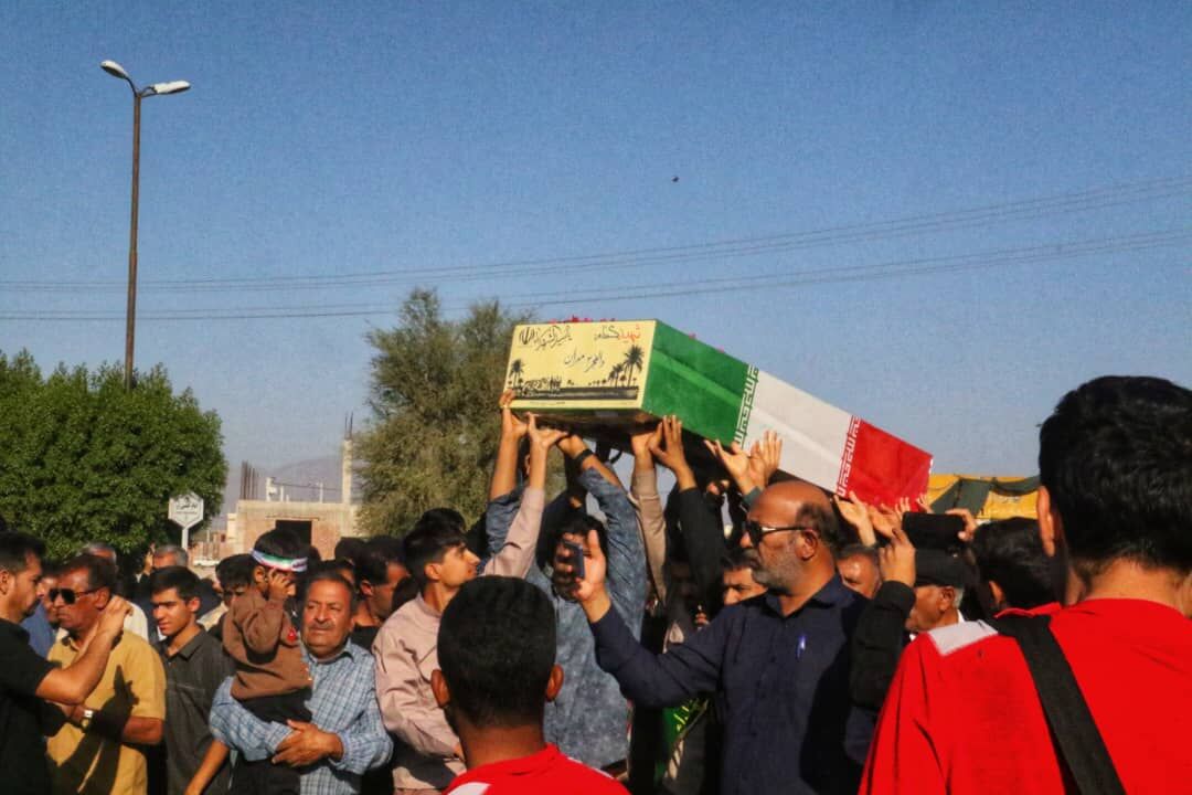 تشییع پیکر شهید گمنام در قلعه‌گنج همراه با حضور گسترده مردم