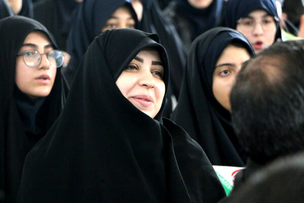 برپایی جشن «حضور تا ظهور» در دبیرستان شهیده حسنی سعدی قم
