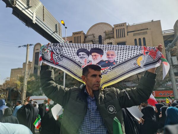 جلوه‌ای از وحدت و همدلی در راهپیمایی ۲۲ بهمن