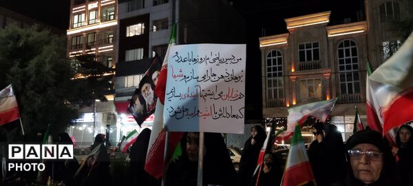 تجمع شبانهٔ شهروندان در پنجاه‌ونهمین شب یادبود در بلوار فضل
