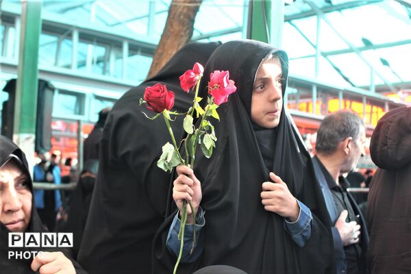 آیین خاکسپاری کودک شهید سه ساله جنگ رمضان در قم