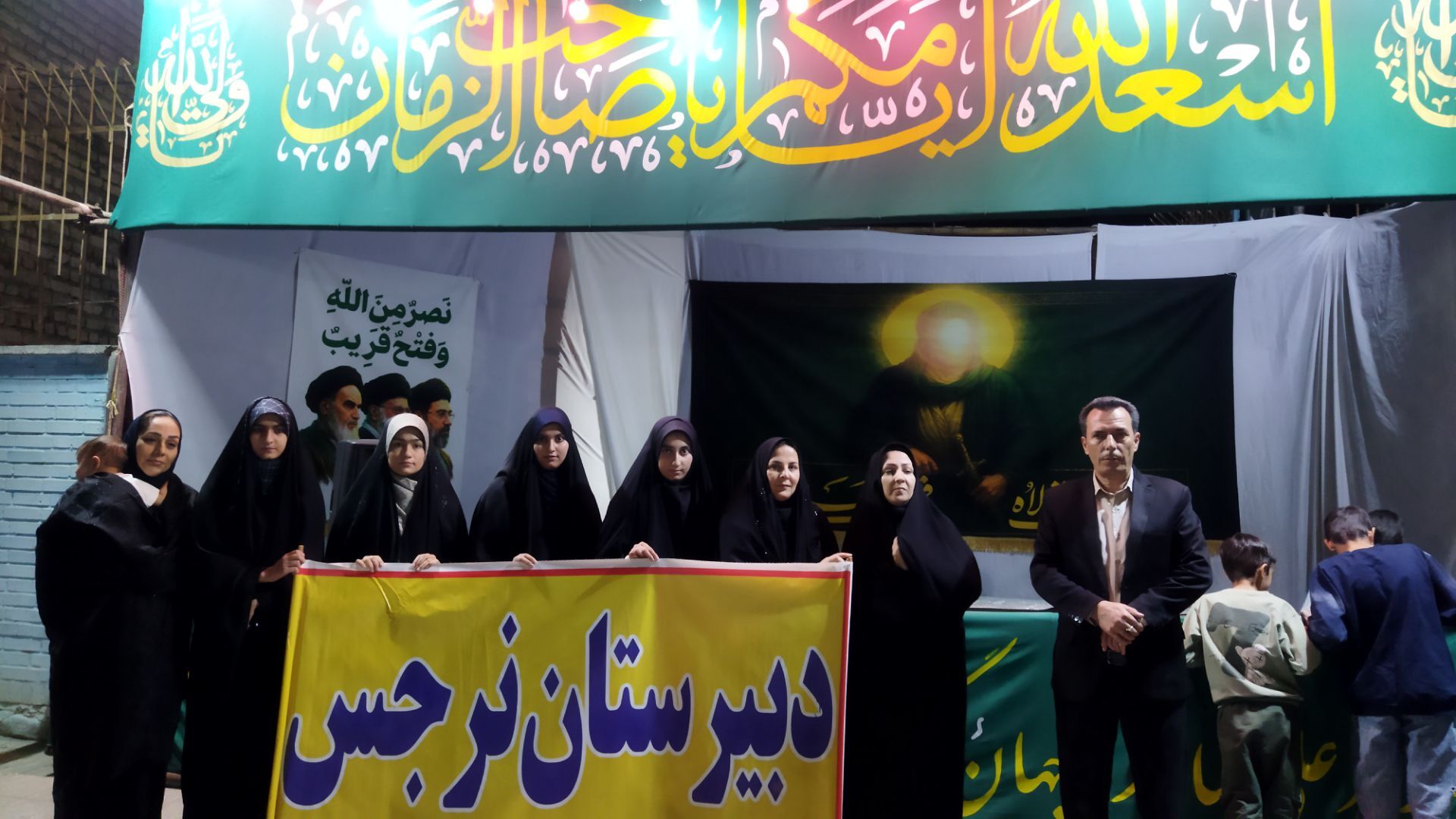  خروش غدیر و میثاق با یاد امام، جلوه ای از ولایت مداری دانش اموزان زاوه  