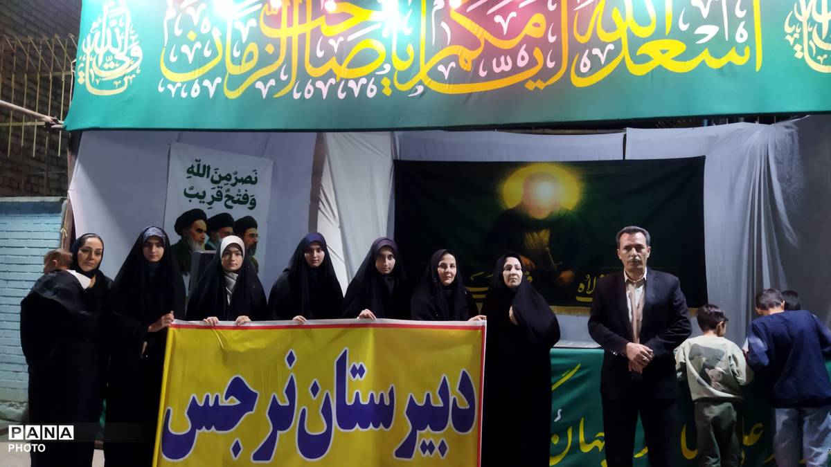  خروش غدیر و میثاق با یاد امام، جلوه ای از ولایت مداری دانش اموزان زاوه  
