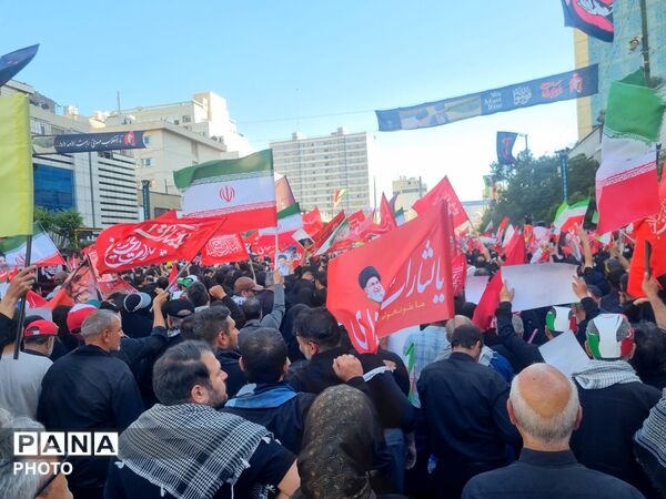 میراث خونین؛ مشهد در تپش قلب عشق به رهبر شهید
