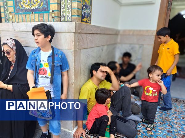 روز دحوالارض در حرم امام مهربانی‌ها