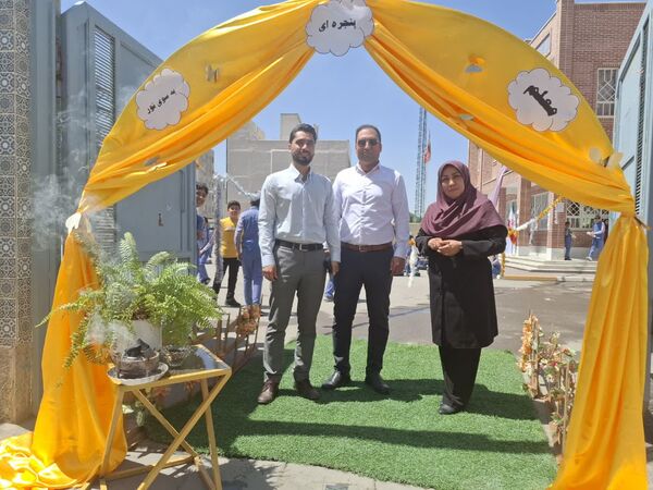 جشن روز معلم در دبستان عذرا پورشهریاری با برنامه های ویژه برگزار شد