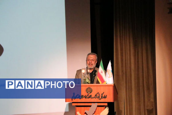 همایش ادبی هنری «مزد خدمت» در قم